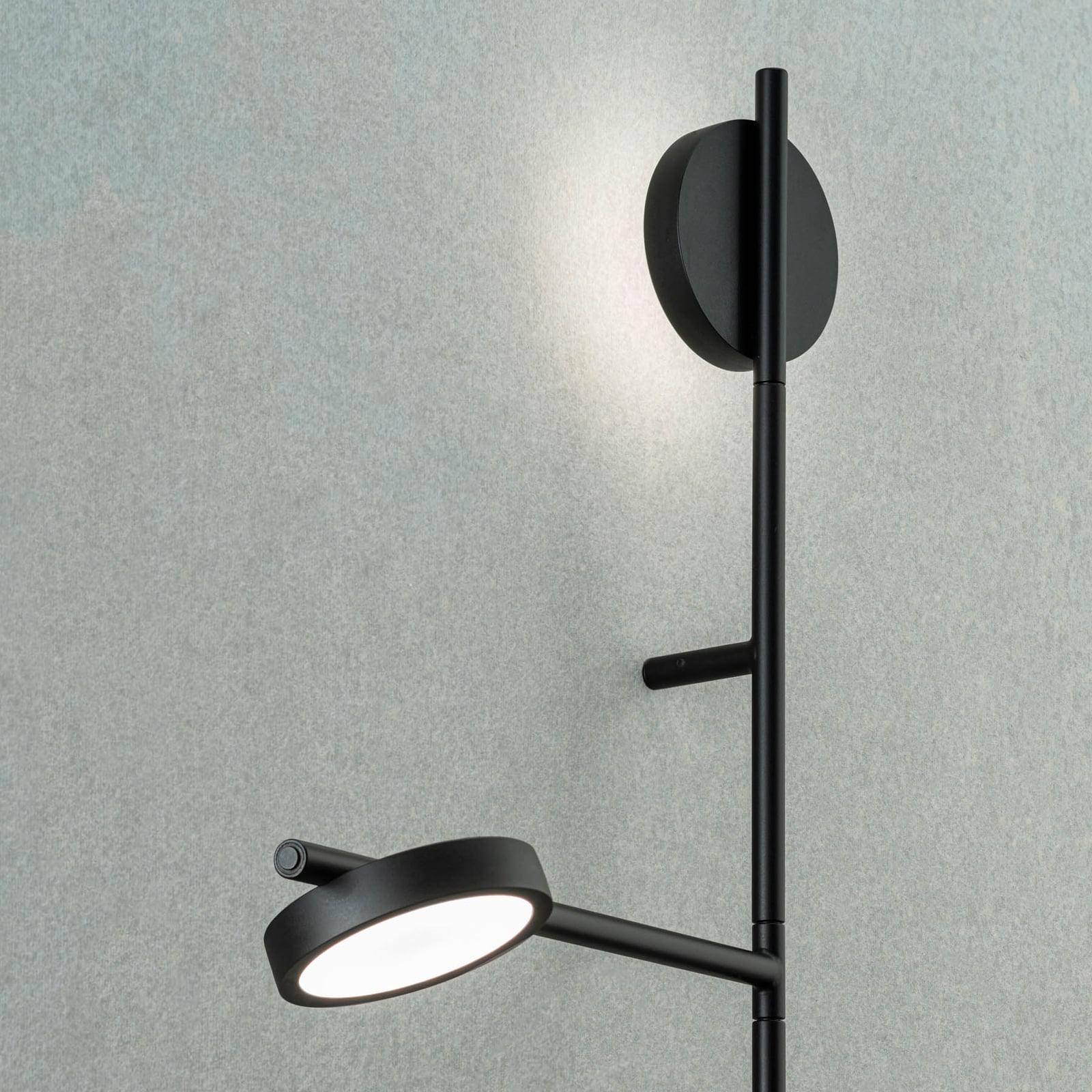 LED vegglampe Igram 2-lys dimbar svart 94 cm høy montert i rom