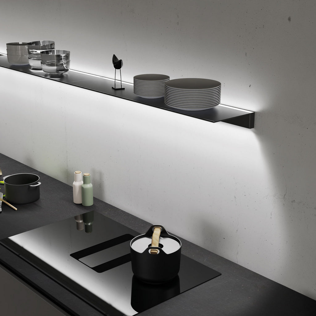 LED vegglampe Intero-Line opp og ned CCT dimbar 120 cm svart bakside