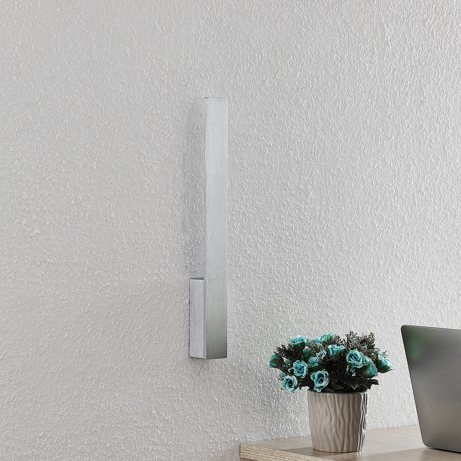 LED vegglampe Ivano aluminium børstet 43 cm detalj av armatur