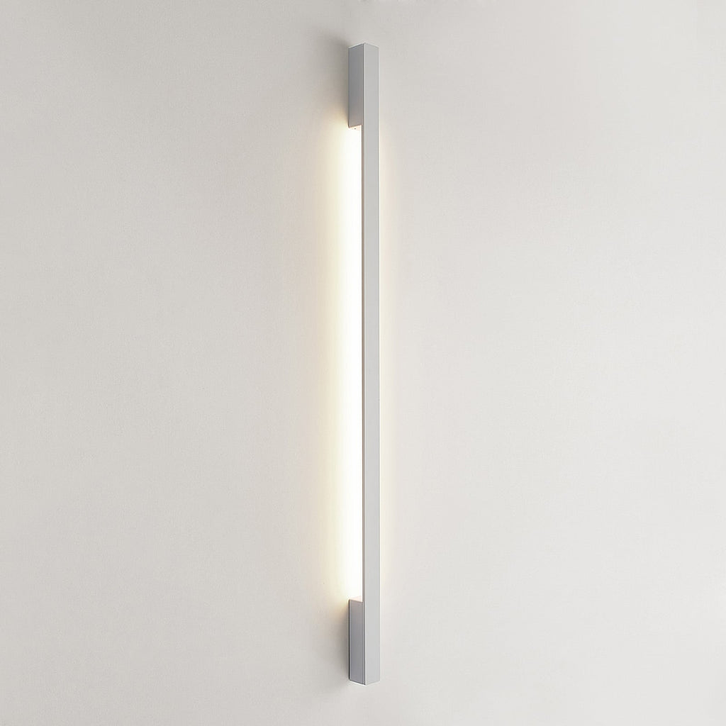 LED vegglampe Ivano aluminium hvit 130 cm montert i rom