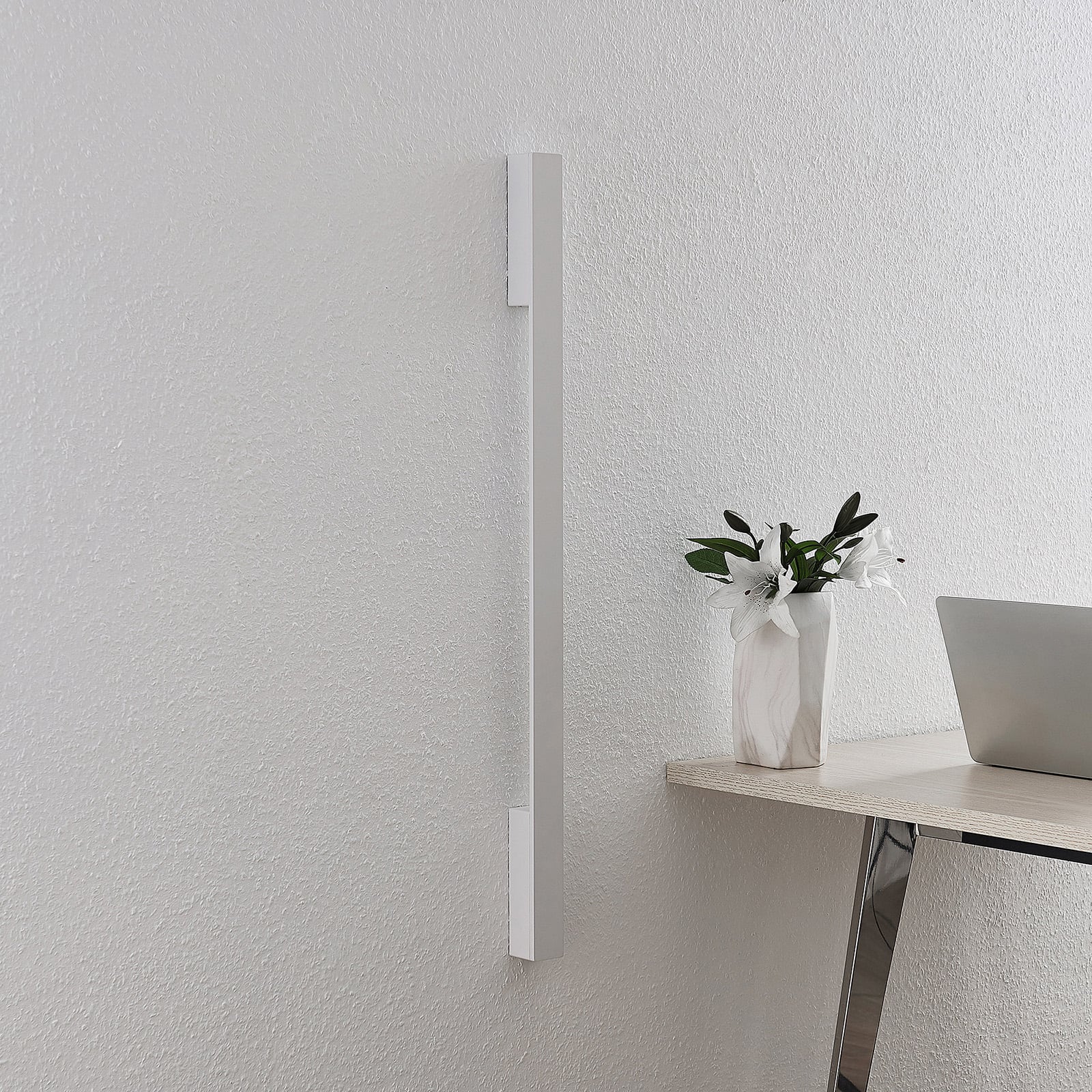 LED vegglampe Ivano hvit aluminium 91 cm detalj av lampe