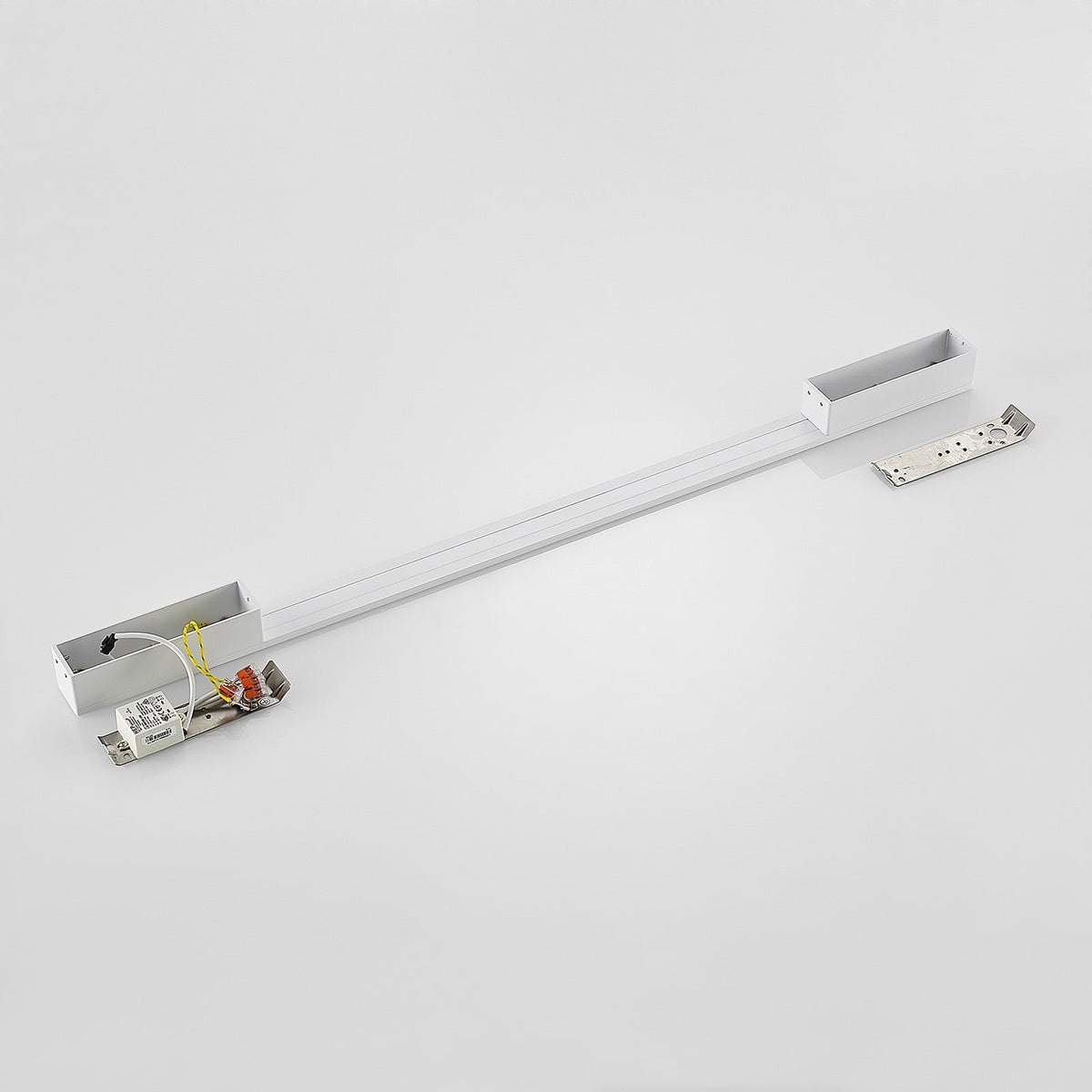 LED vegglampe Ivano hvit aluminium lys projisert på vegg