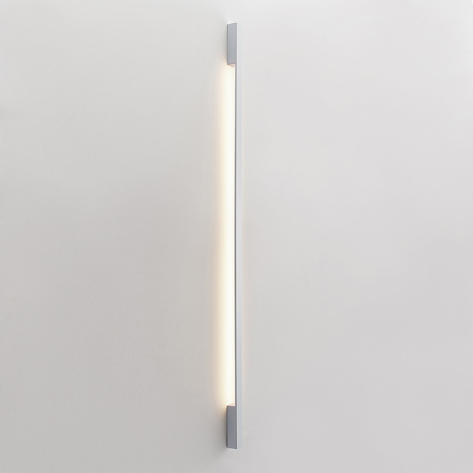 LED vegglampe Ivano montert i gang