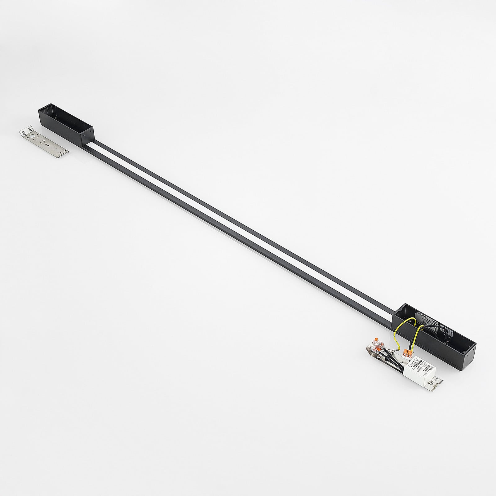 LED vegglampe Ivano svart aluminium 130 cm festedetalj