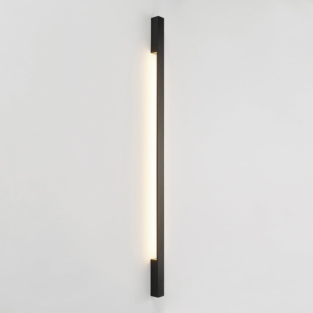 LED vegglampe Ivano svart aluminium 130 cm montert på vegg