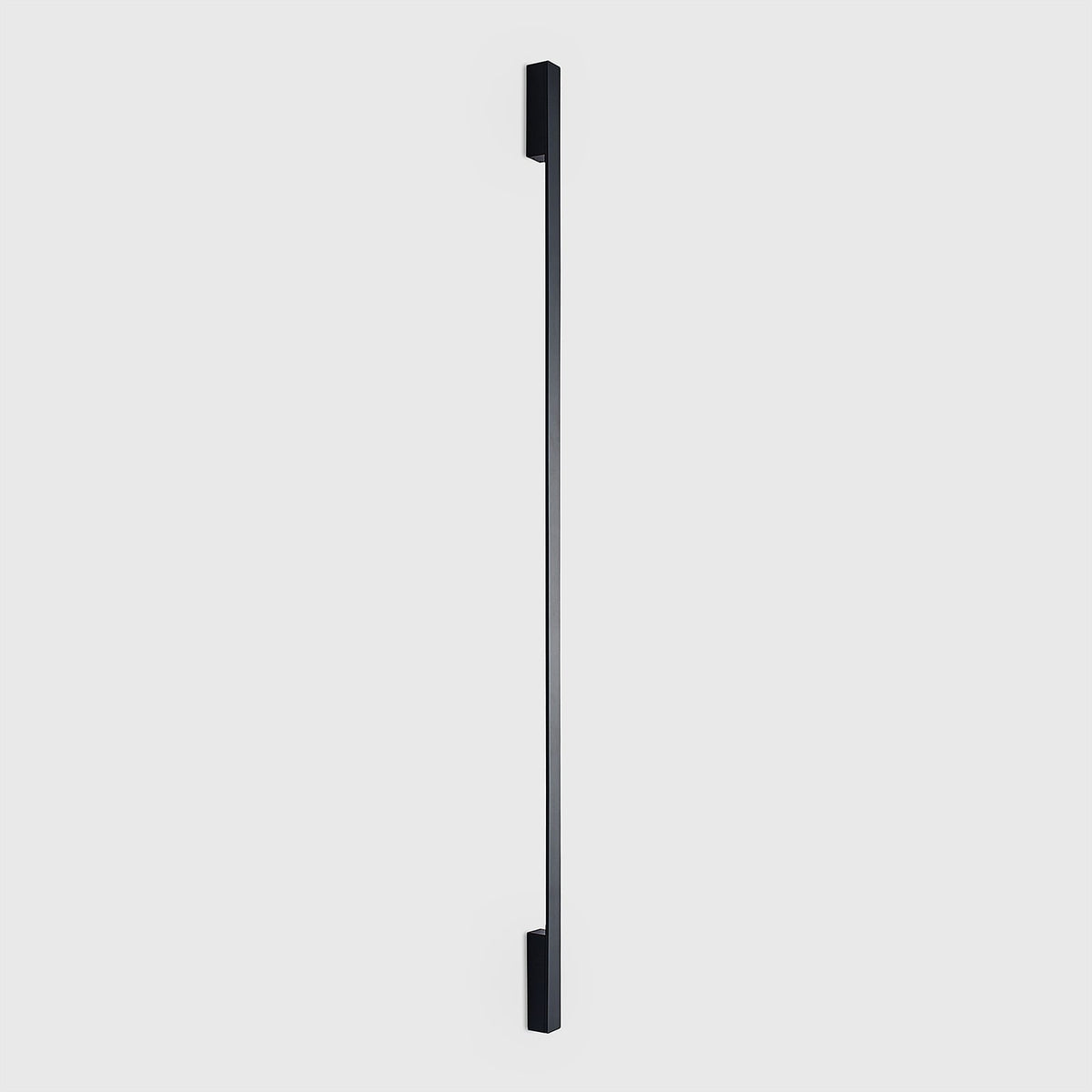 LED vegglampe Ivano svart aluminium 170 cm nærbilde av LED-lys