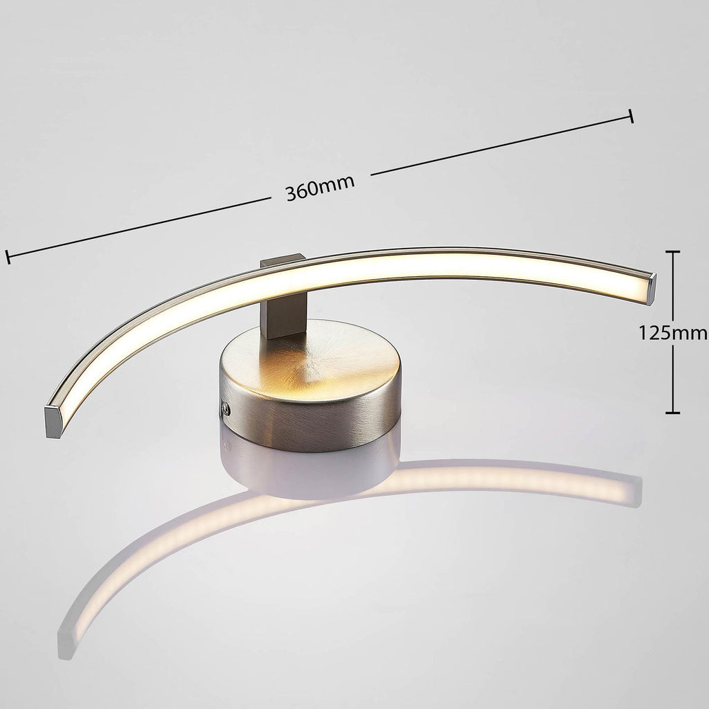 LED vegglampe Iven buet nikkel 34 cm detalj av bøyet form