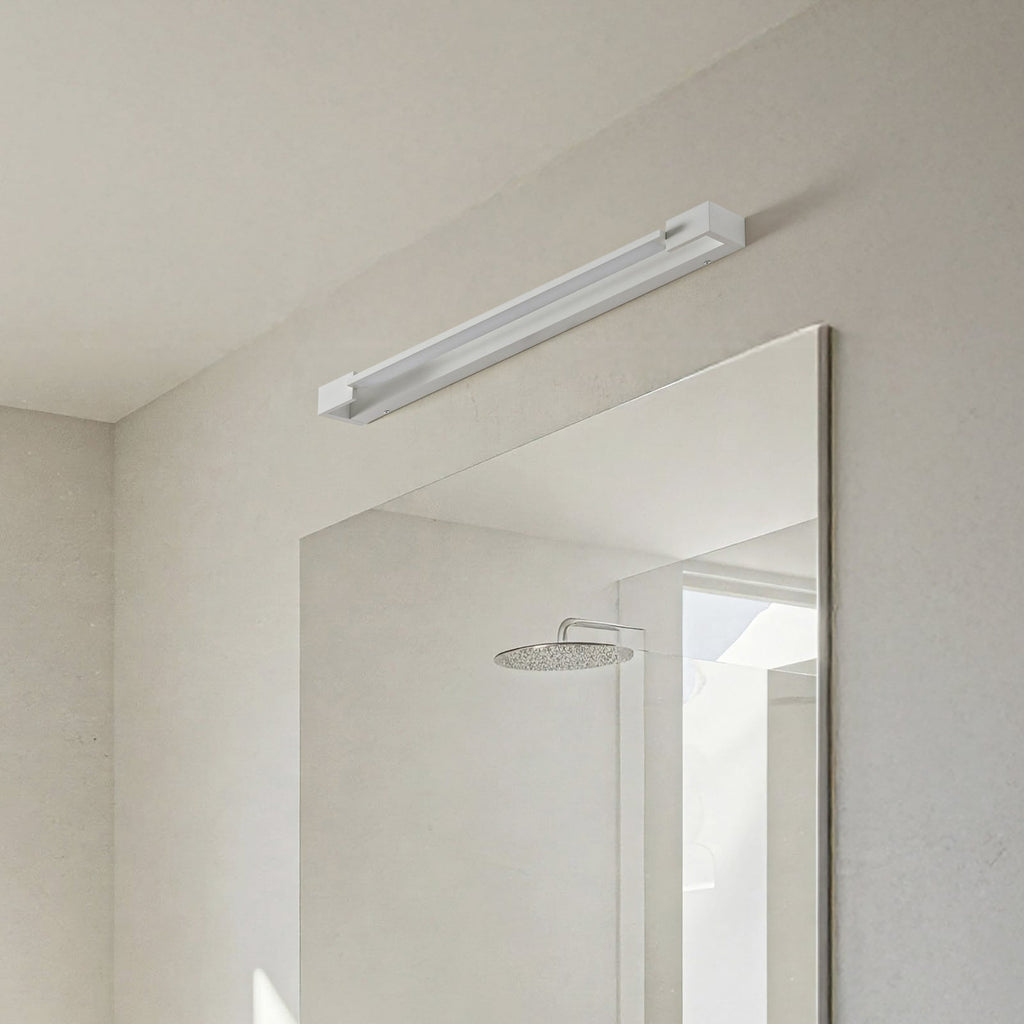 LED vegglampe Jora svingbar hvit 60 cm IP44 17W montert på vegg