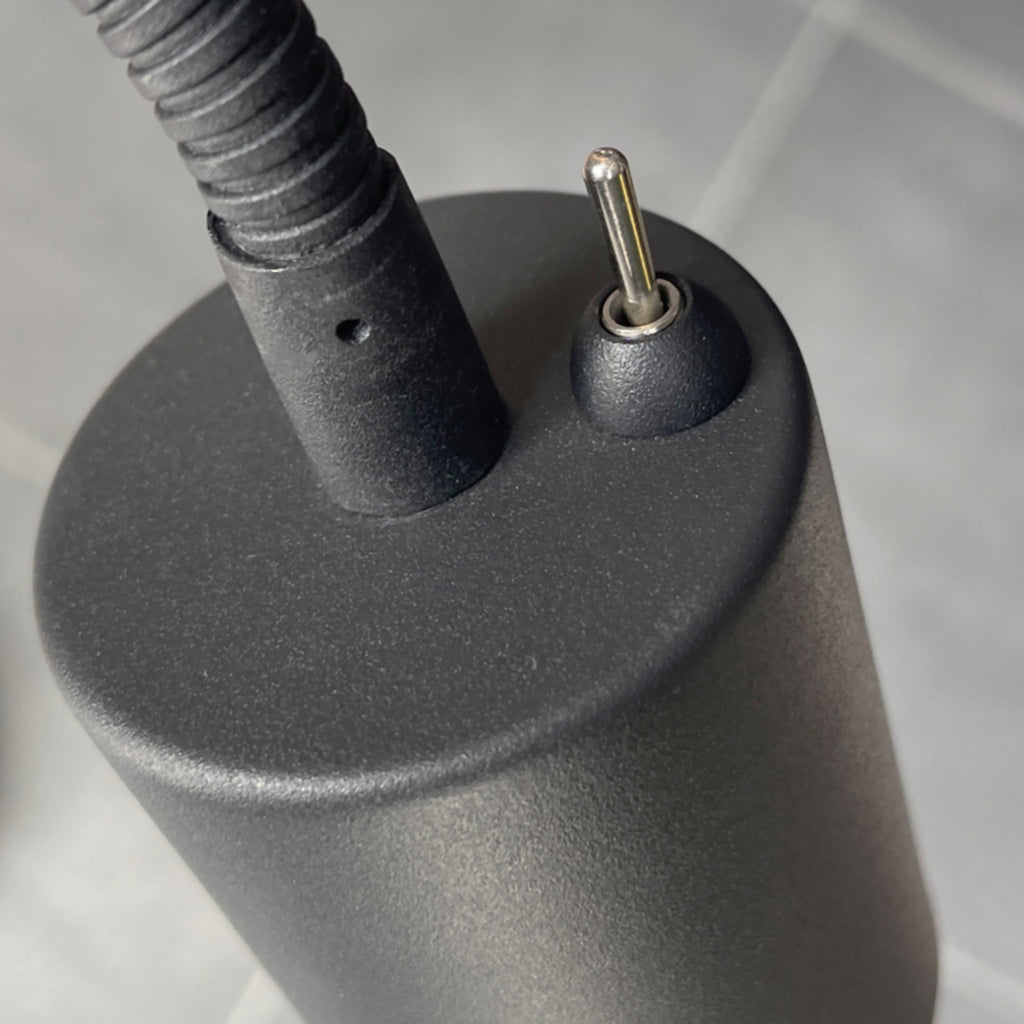 LED vegglampe Justi svart metall med bryter 52 cm GU10 montert på vegg