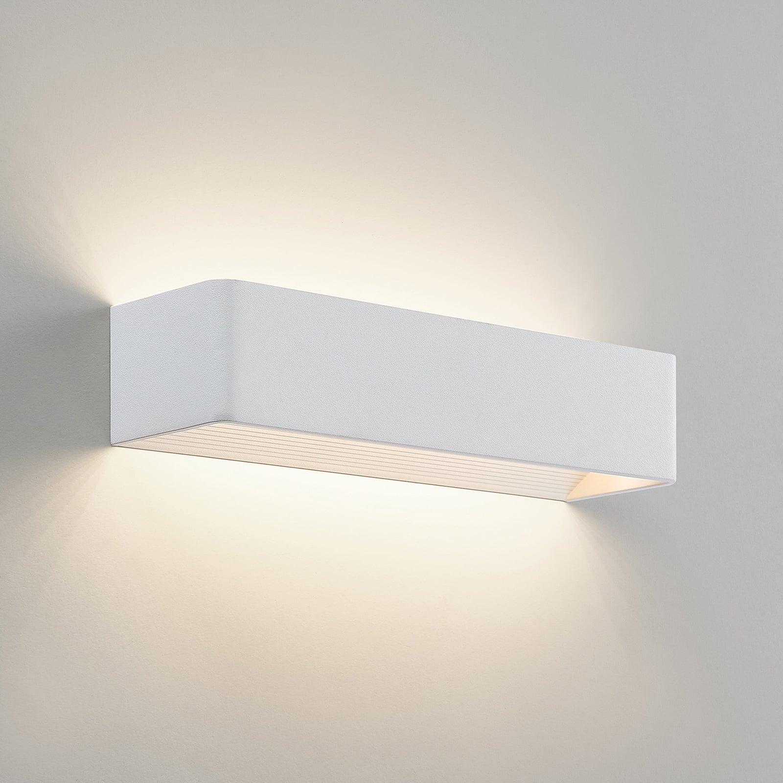 LED vegglampe Karam opp og ned dimbar hvit lysbilde oppover