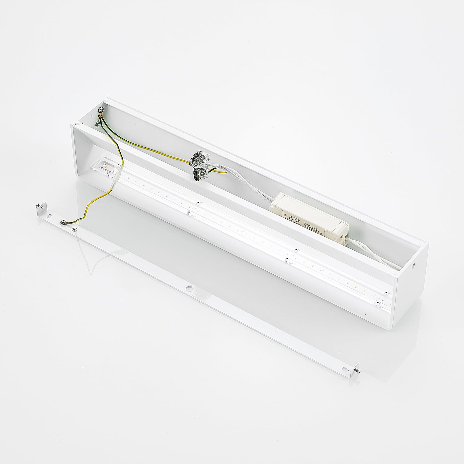 LED vegglampe Karam opp og ned hvit 53 cm i moderne interiør