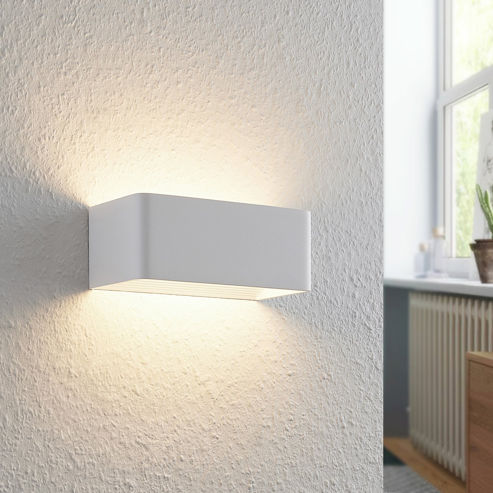 LED vegglampe Karam opp og ned hvit aluminium forfra