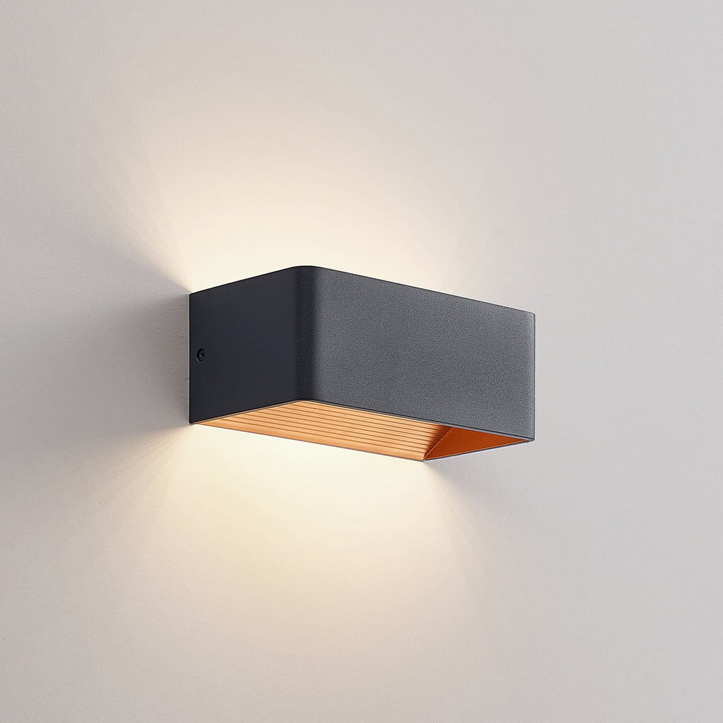LED vegglampe Karam opp og ned svart/gull dimensjoner