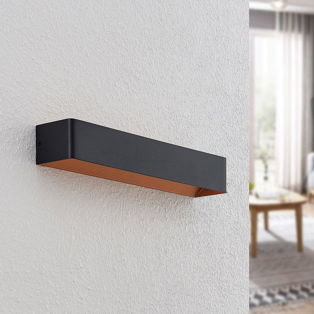 LED vegglampe Karam svart/gull 53 cm dimbar opp/ned detalj av lys