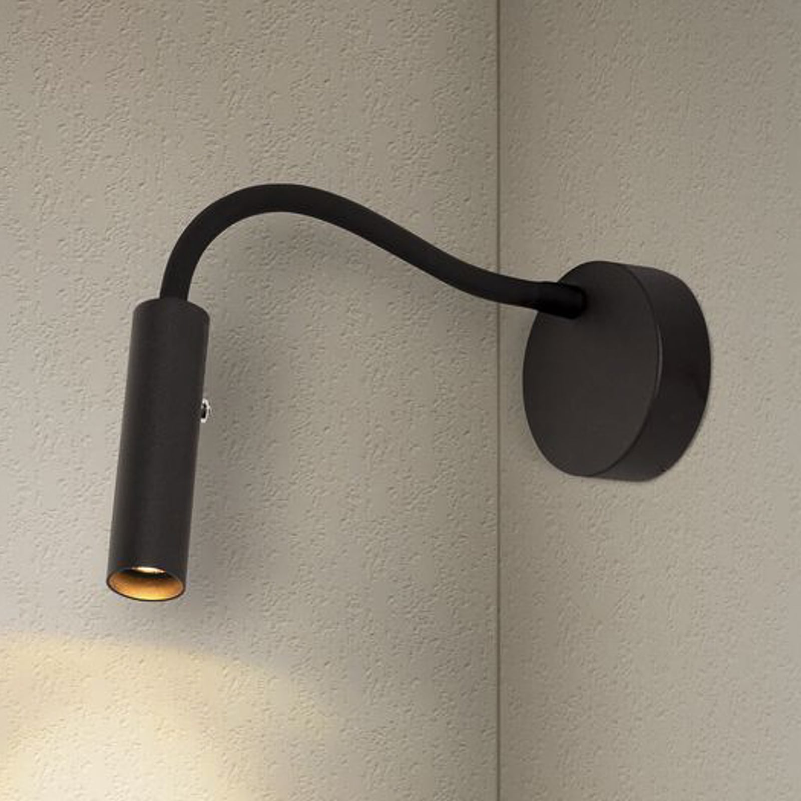 LED vegglampe Karpo Goose dimbar svart fleksarm forfra
