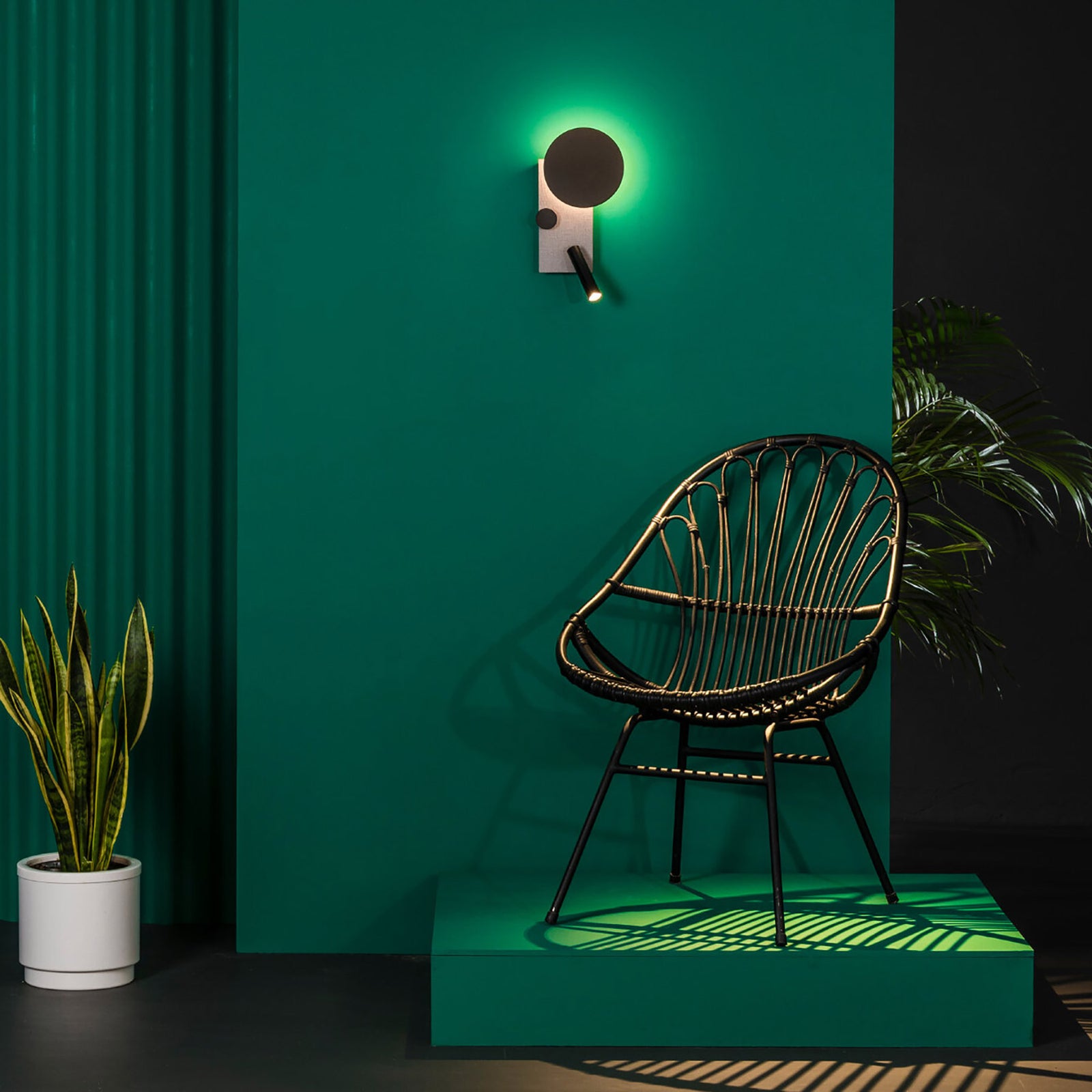LED vegglampe Klee med leselys dimbar grå venstre montert på vegg