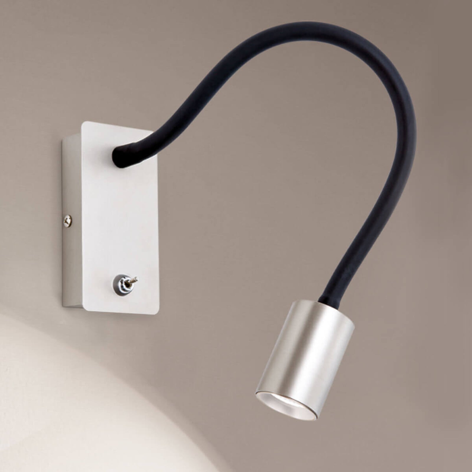 LED vegglampe Kurt matt nikkel med fleksarm 5W forfra