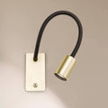 LED vegglampe Kurt med fleksiarm matt messing forfra