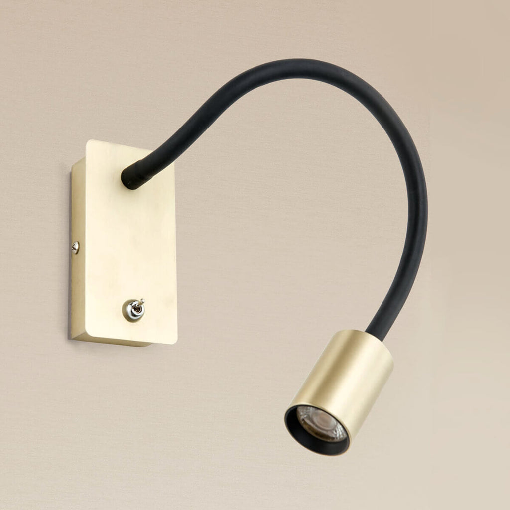 LED vegglampe Kurt med fleksiarm matt messing bakside