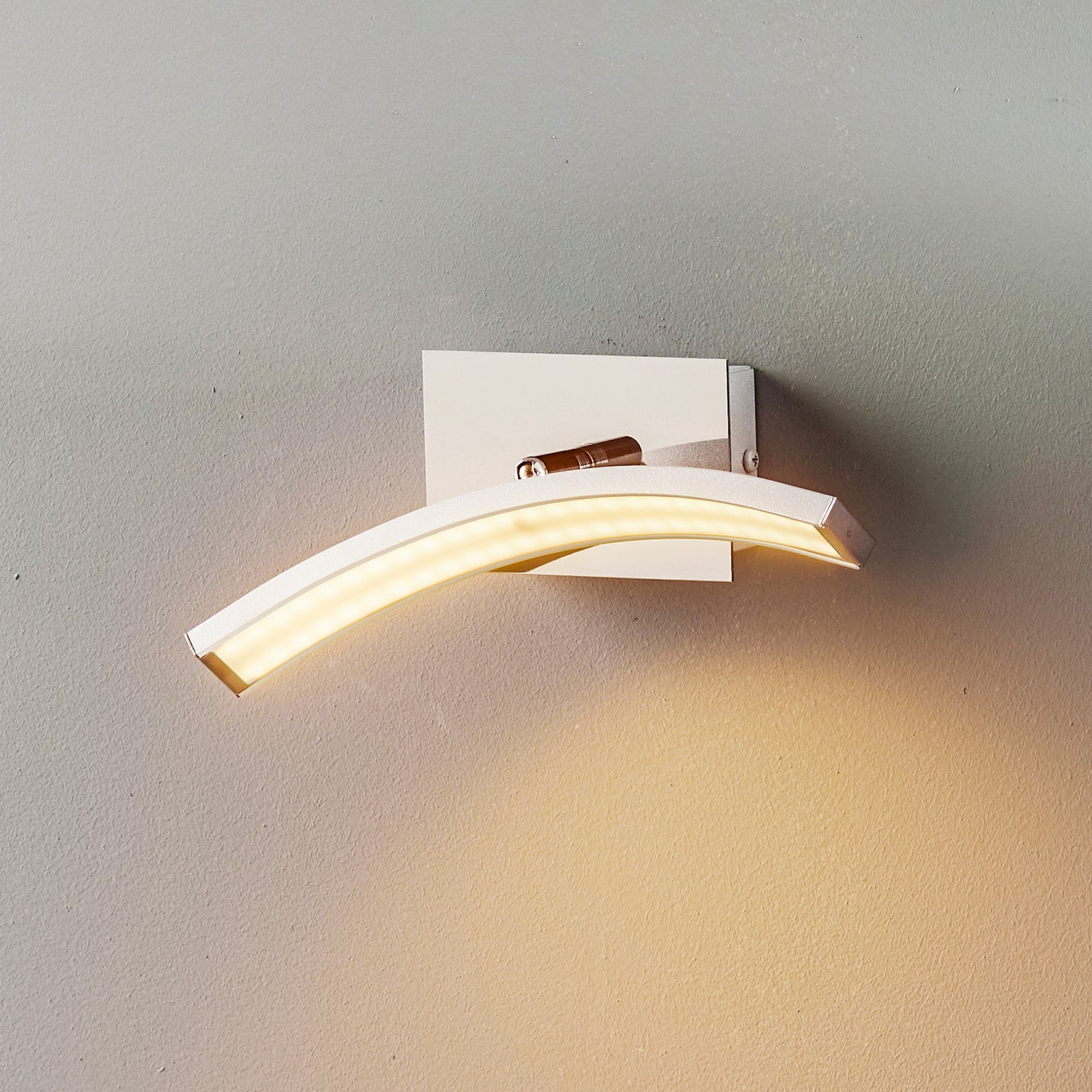 LED vegglampe Largo buet dimbar med fjernkontroll alu forfra