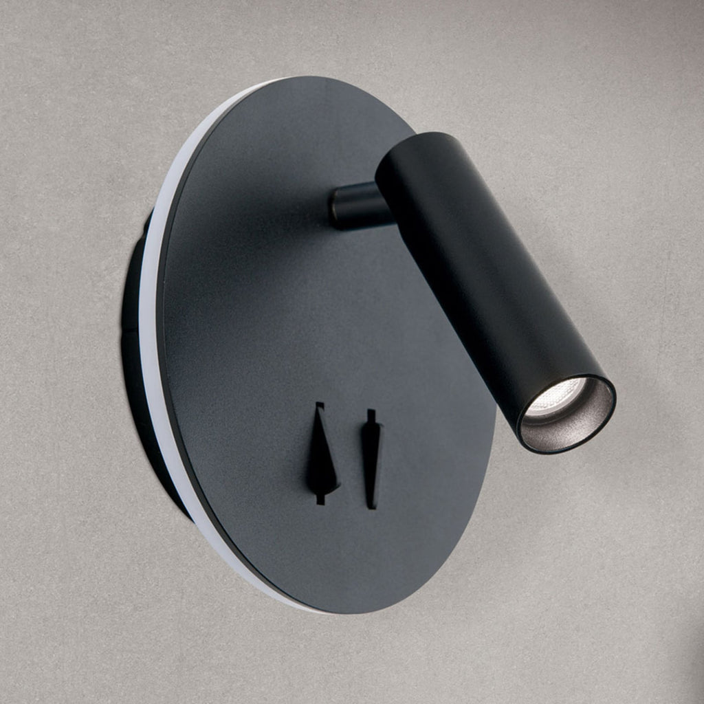 LED vegglampe Lenny svart med spot og indirekte lys detalj av spot