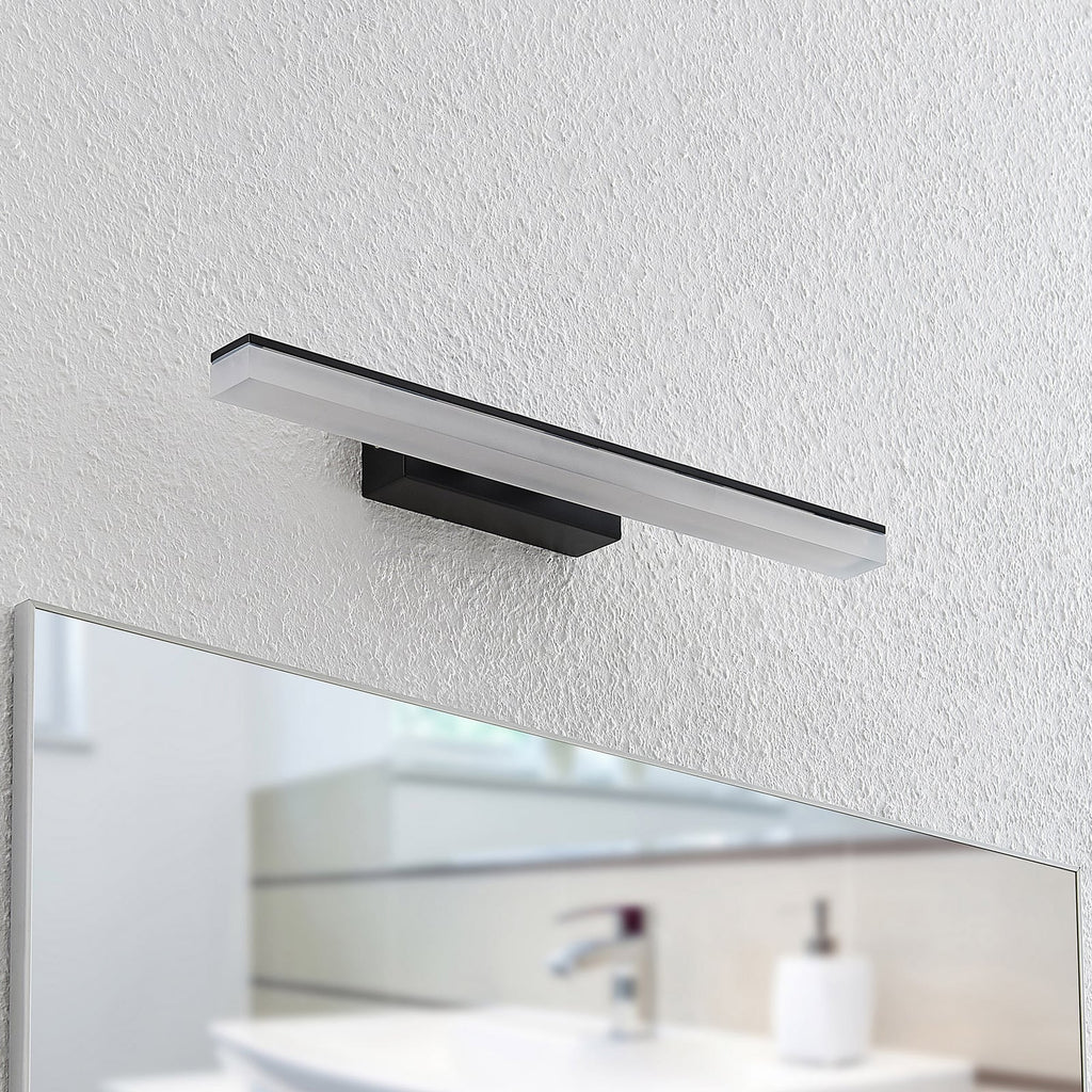 LED vegglampe Lisana svart/hvit 46 cm IP44 detalj