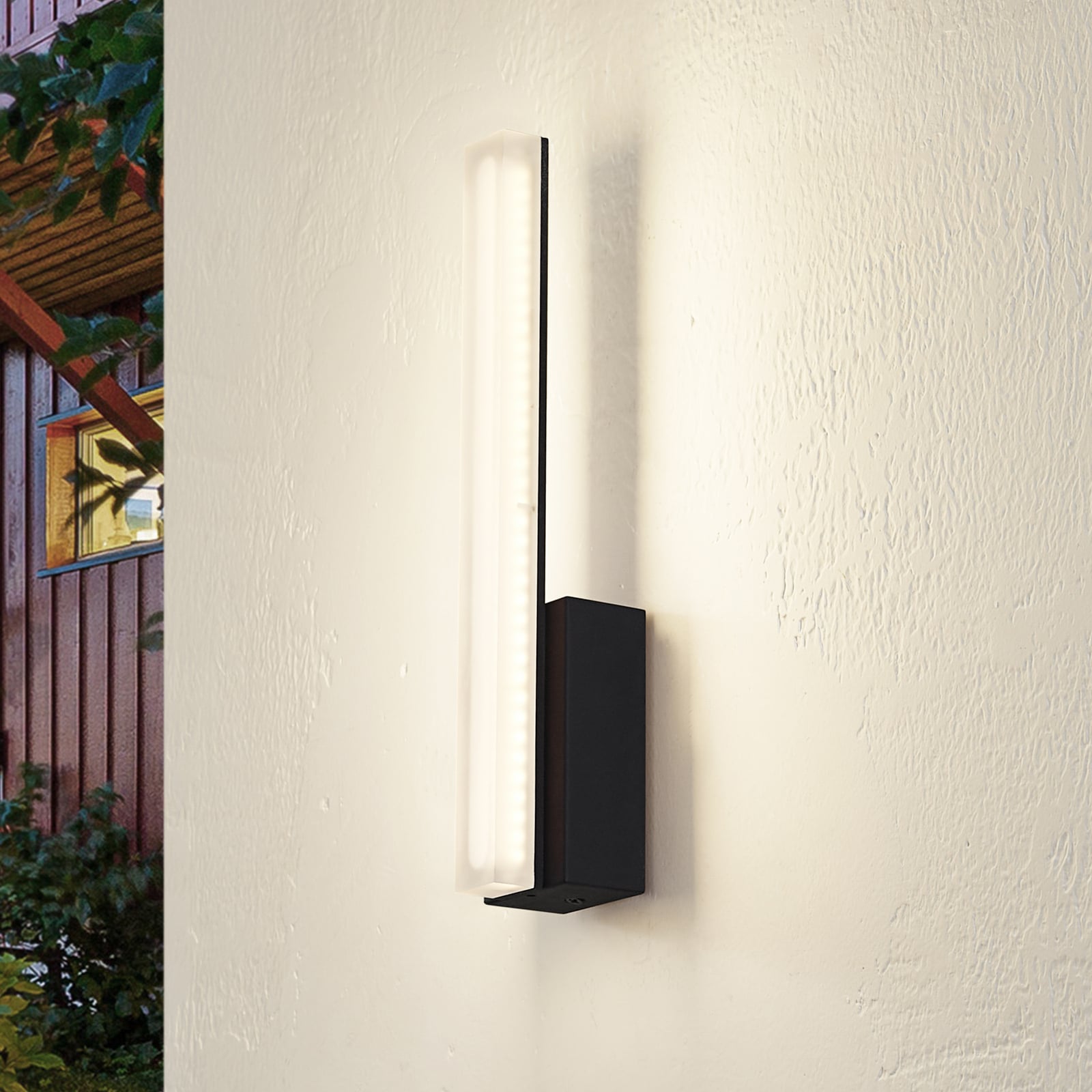 LED vegglampe Lisana svart vertikal 32 cm forfra