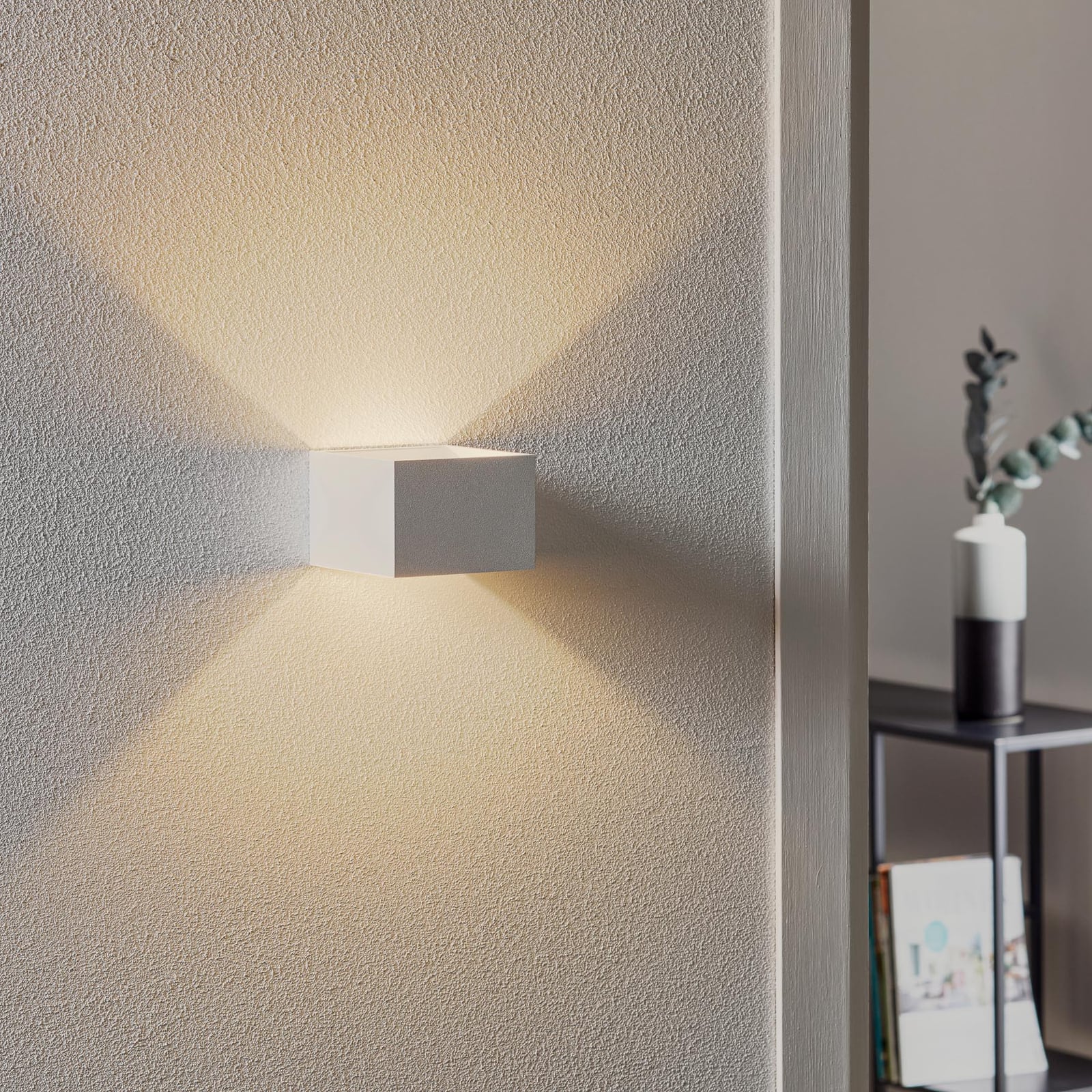 LED vegglampe Logs In opp og ned dimbar hvit bakside