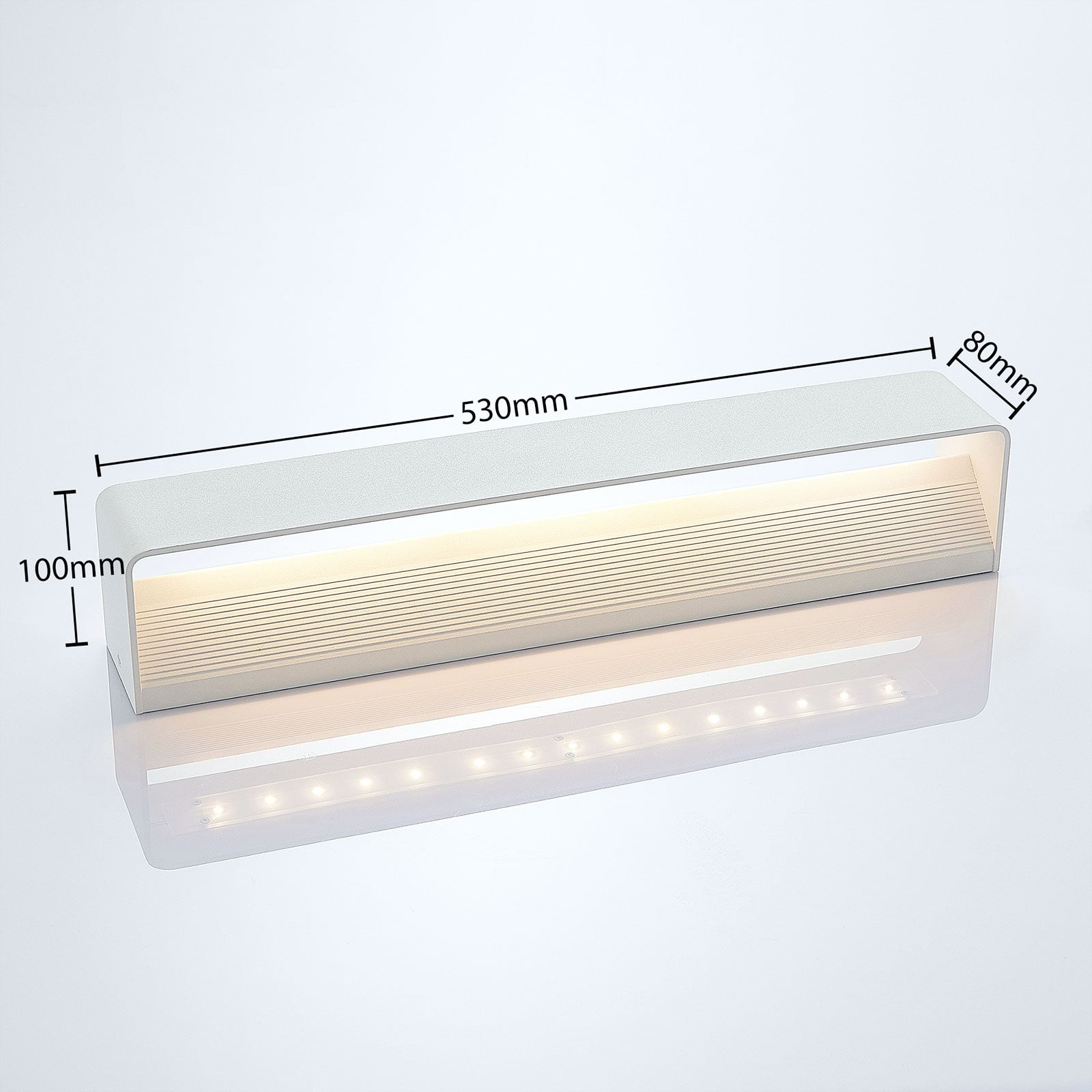 LED vegglampe Lonisa hvit opp og ned 53 cm 15W montert på vegg