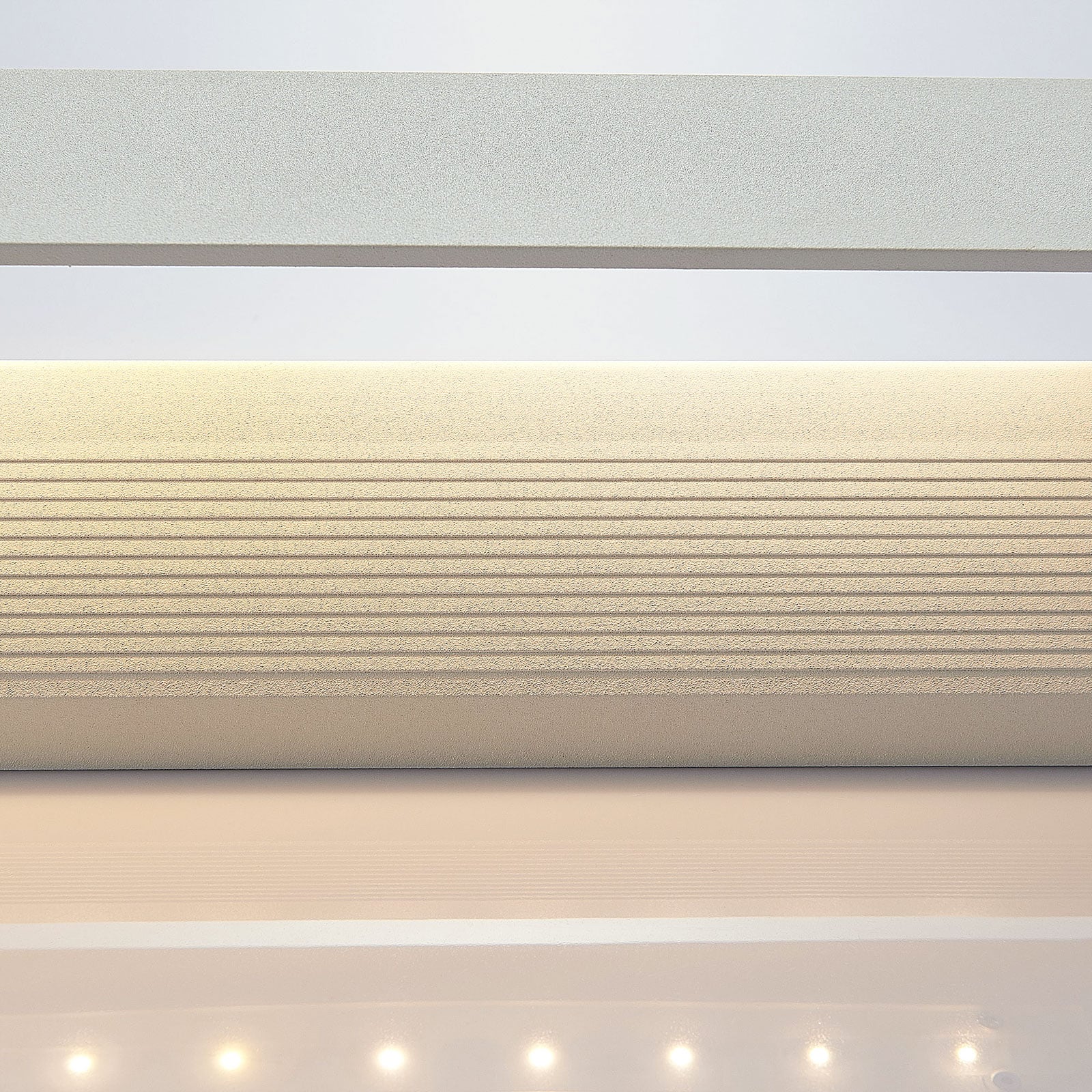 LED vegglampe Lonisa hvit opp og ned 53 cm 15W sideprofil