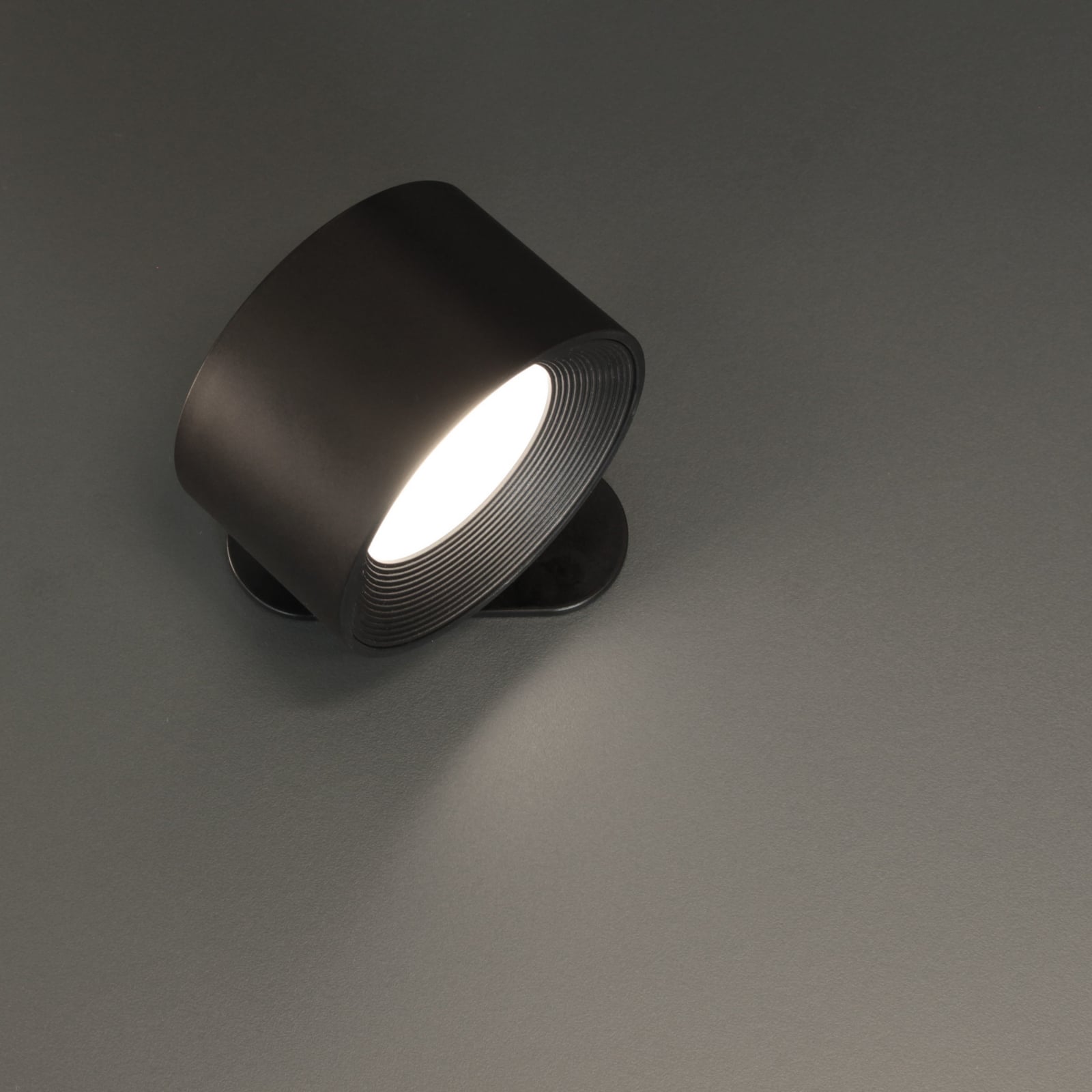LED vegglampe Magnetic oppladbar CCT dimbar svart forfra