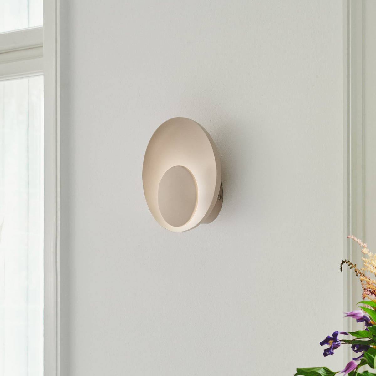 LED vegglampe Marsi med kabel og dimmer beige forfra