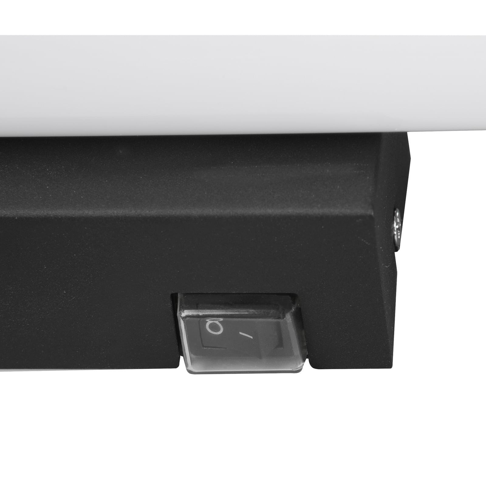 Nærbilde av bryter på LED vegglampe Mattimo 60 cm svart matt IP44 med bryter