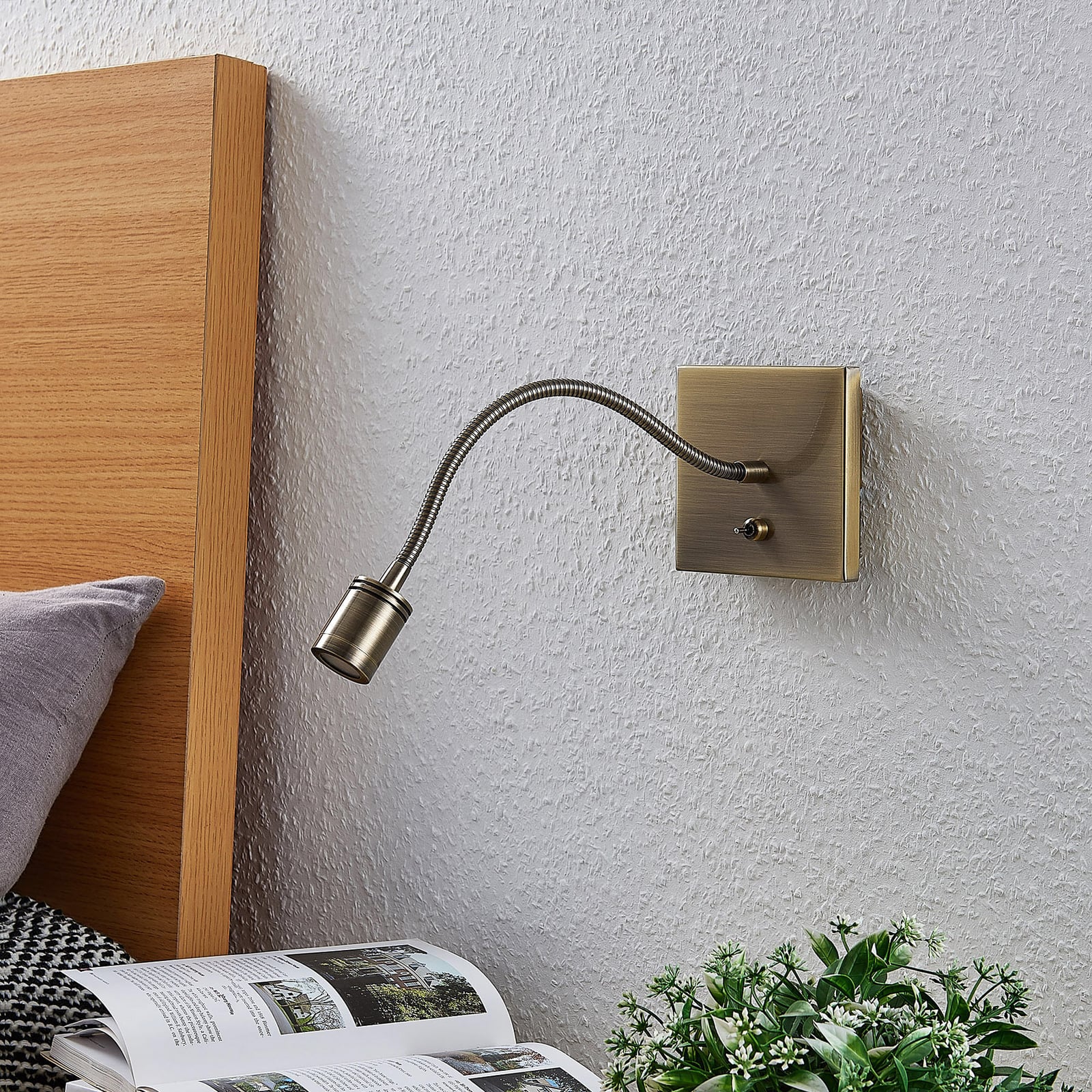 LED vegglampe Mayar leselampe messing detalj av arm