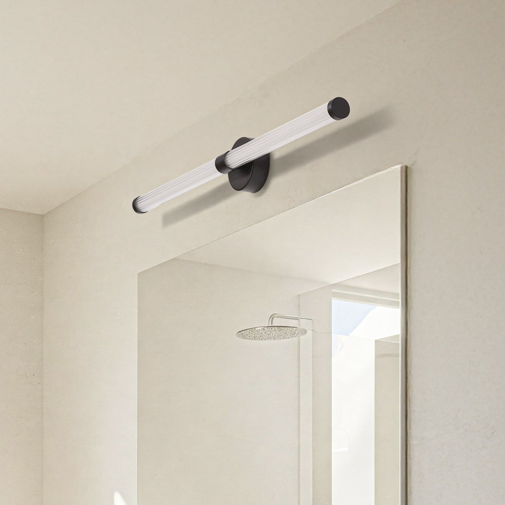 LED vegglampe Melisa svart 90 cm CCT IP44 montert på vegg