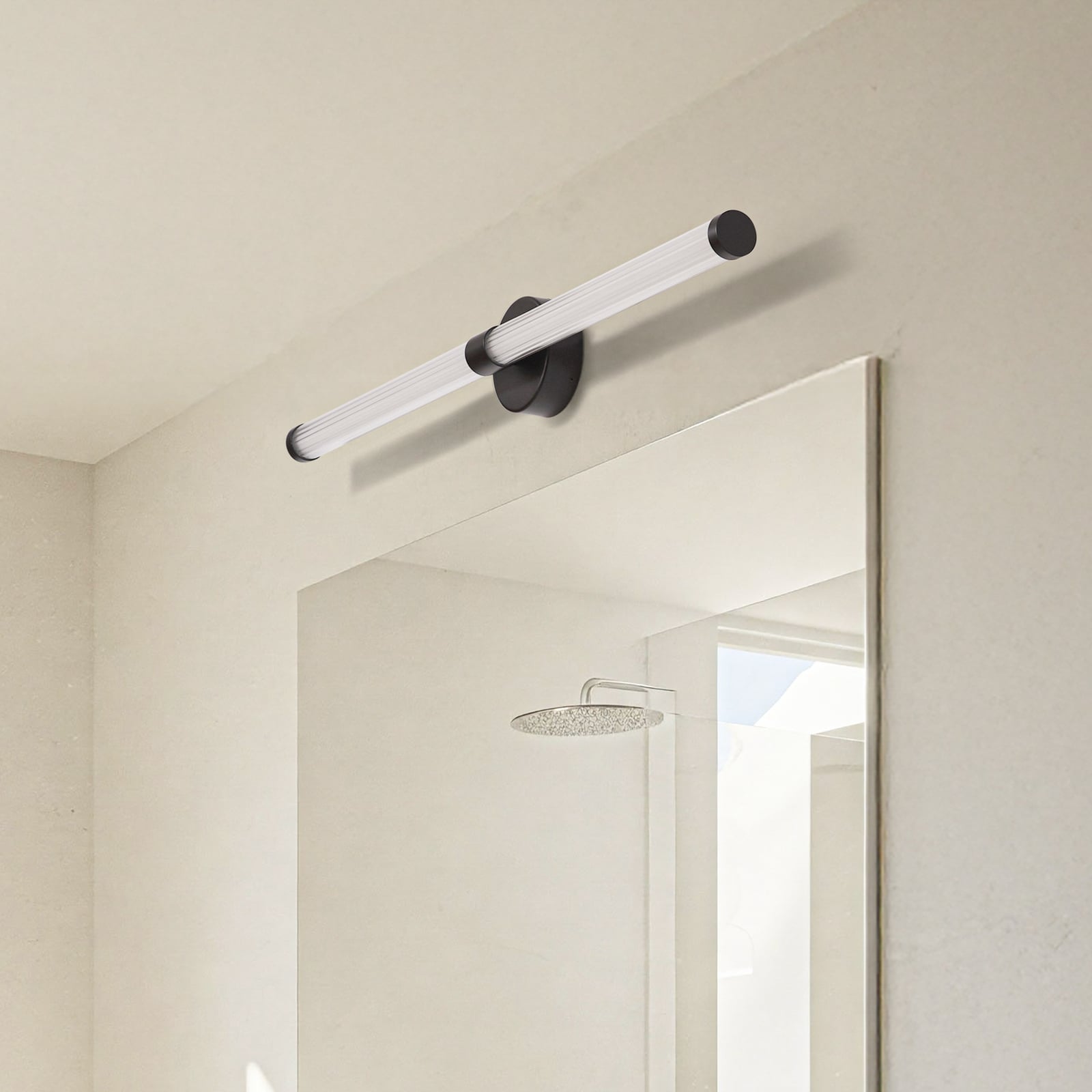 LED vegglampe Melisa svart 90 cm CCT IP44 montert på vegg