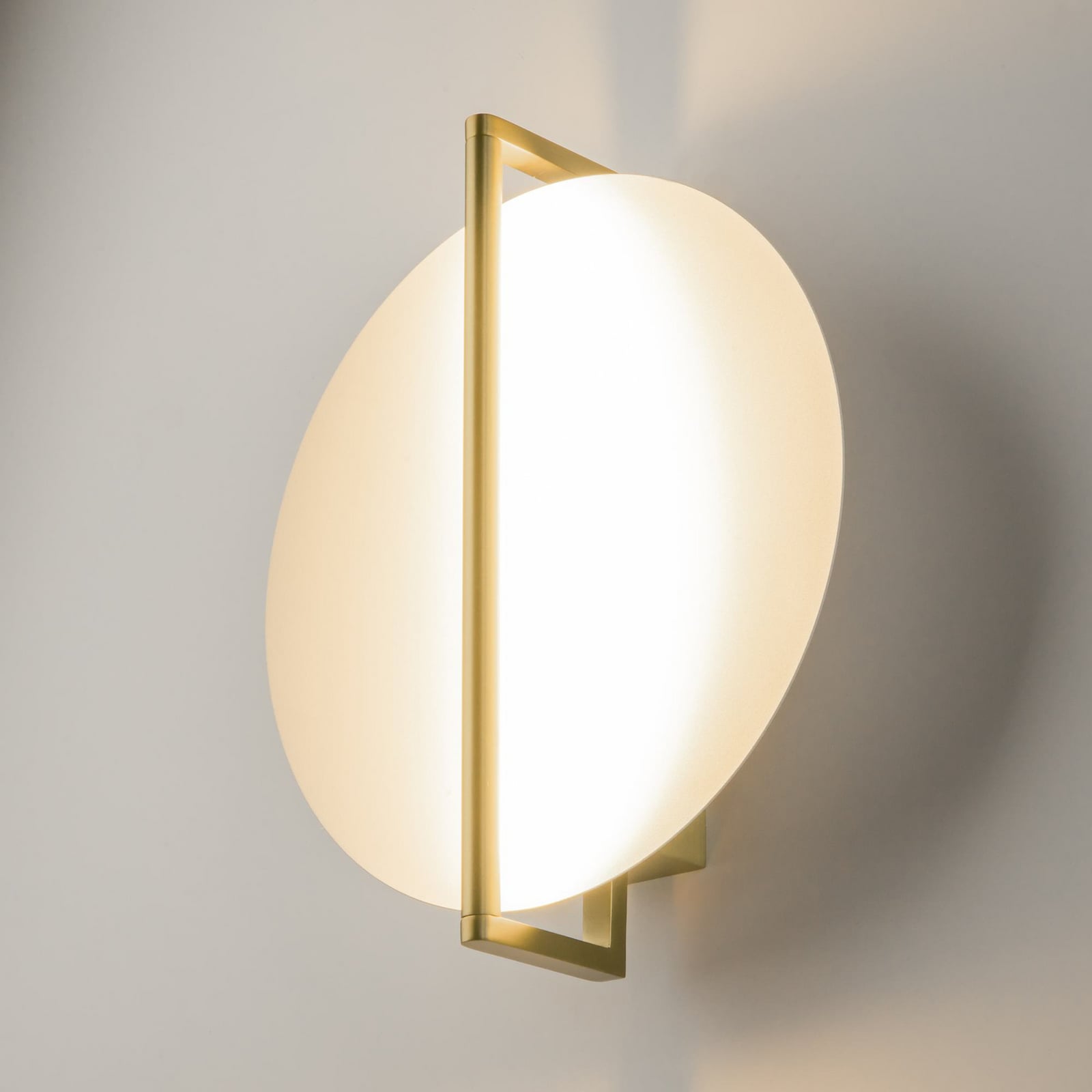 LED vegglampe Mira gull/hvit metall forside
