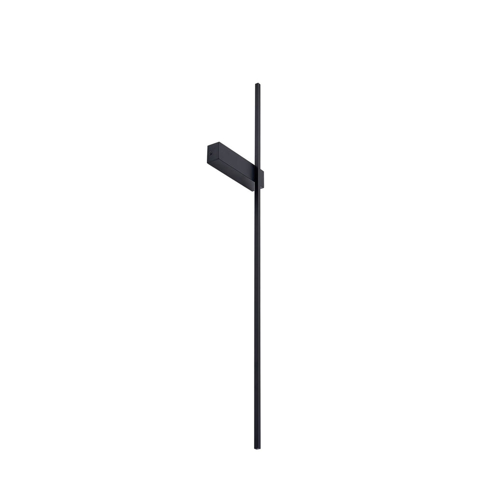 LED vegglampe Natsumi svart aluminium 90 cm montert i stue