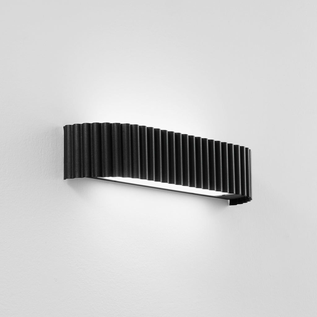 Detalj av LED vegglampe Niike i svart metall