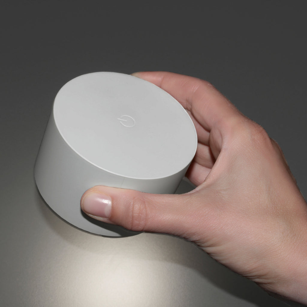 Montert LED vegglampe oppladbar magnetisk CCT dimbar sølv på vegg