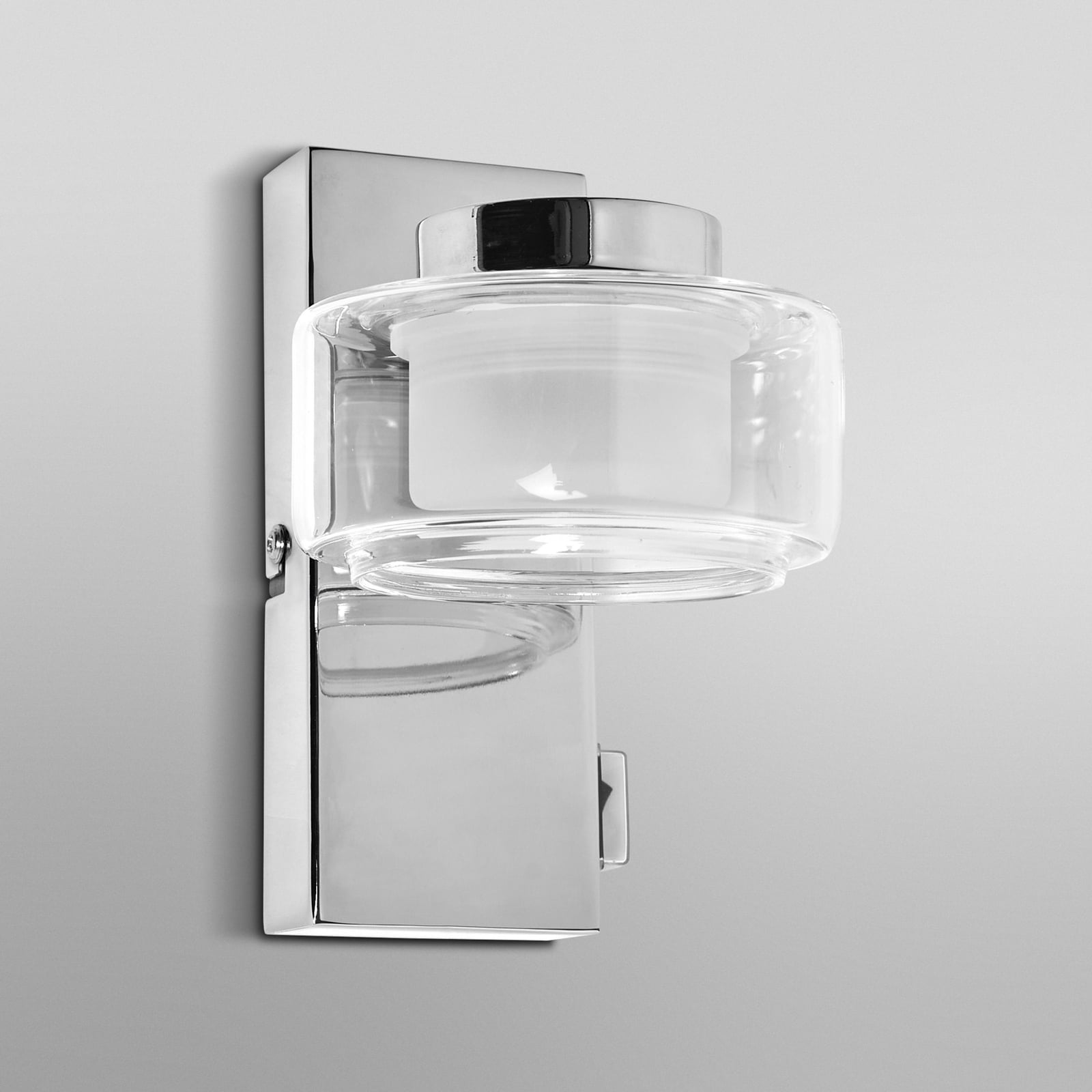 LED vegglampe Orbis Flame krom glass IP44 detalj av bryter