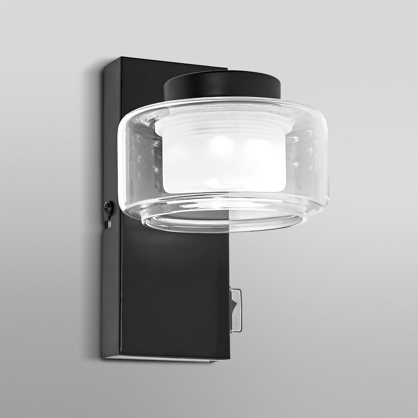 LED vegglampe ORBIS FLAME montert på vegg i bad