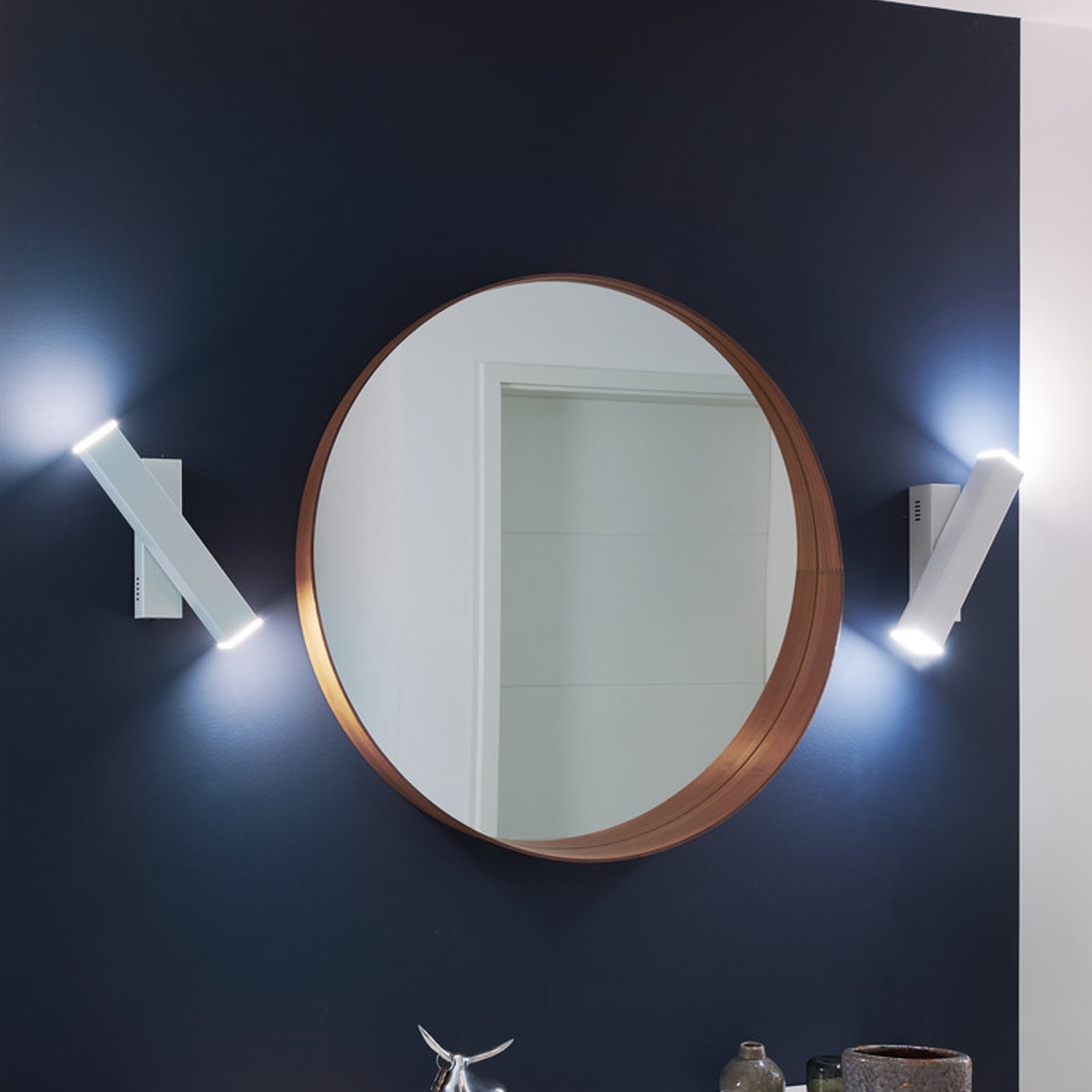 Detalj av LED vegglampe Orbis Wall Cross svingbar hvit WiFi 12W