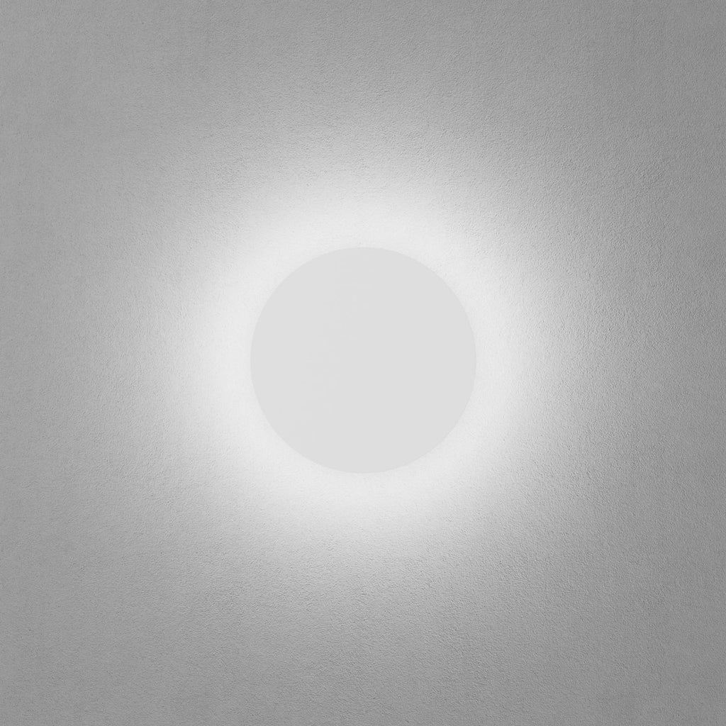 Nærbilde av LED vegglampe Orbit indirekte lys aluminium hvit