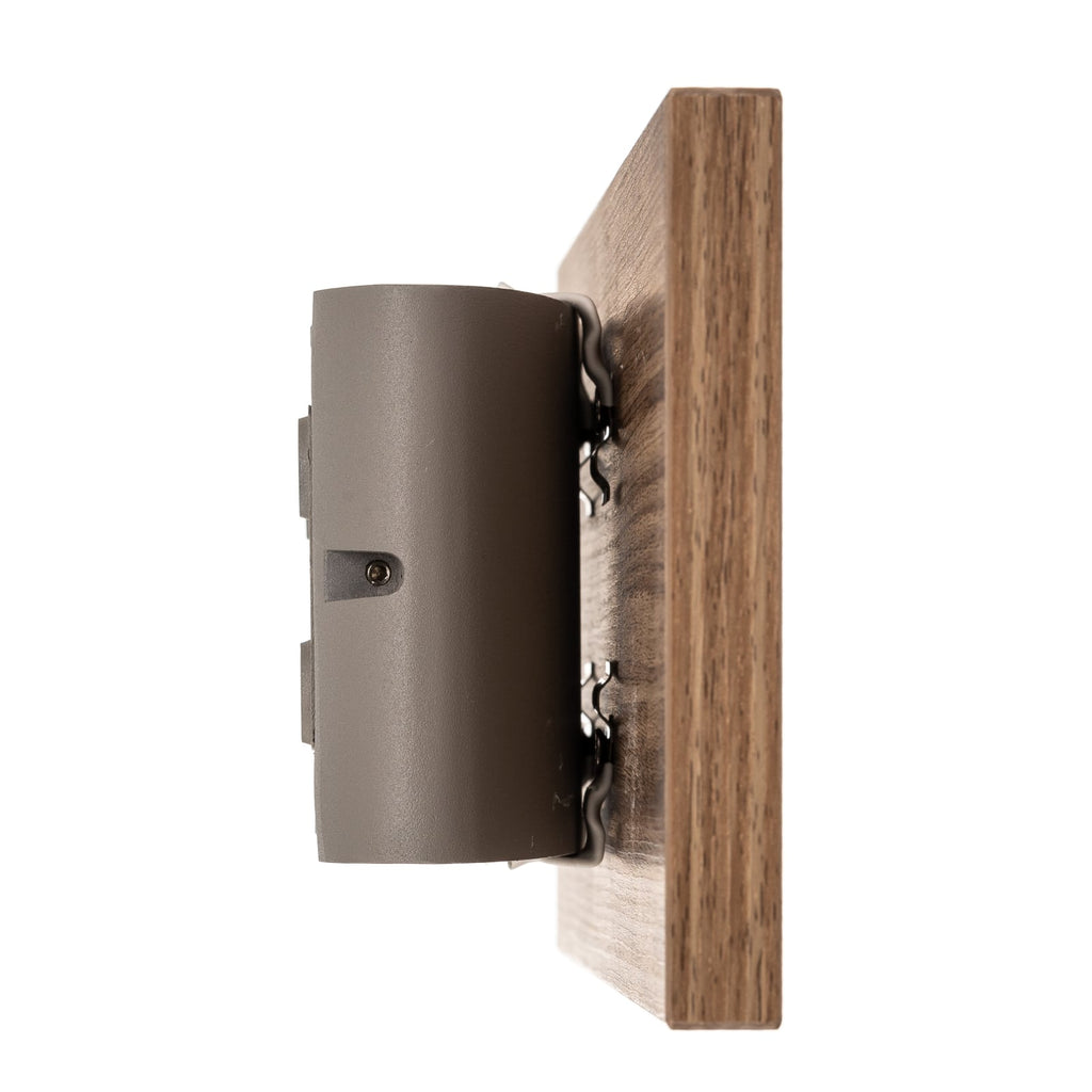 Nærbilde av MDF-tredekor på LED vegglampe Palma 32 cm