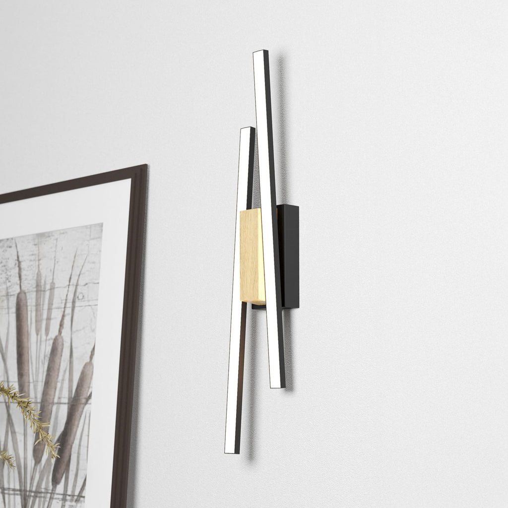 LED vegglampe Panagria svart med tredetalj 54 cm forfra