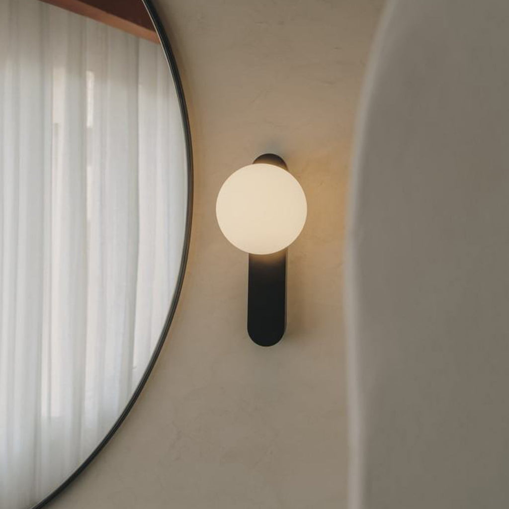 LED vegglampe Perlina svart dimbar DALI CCT IP44 forfra