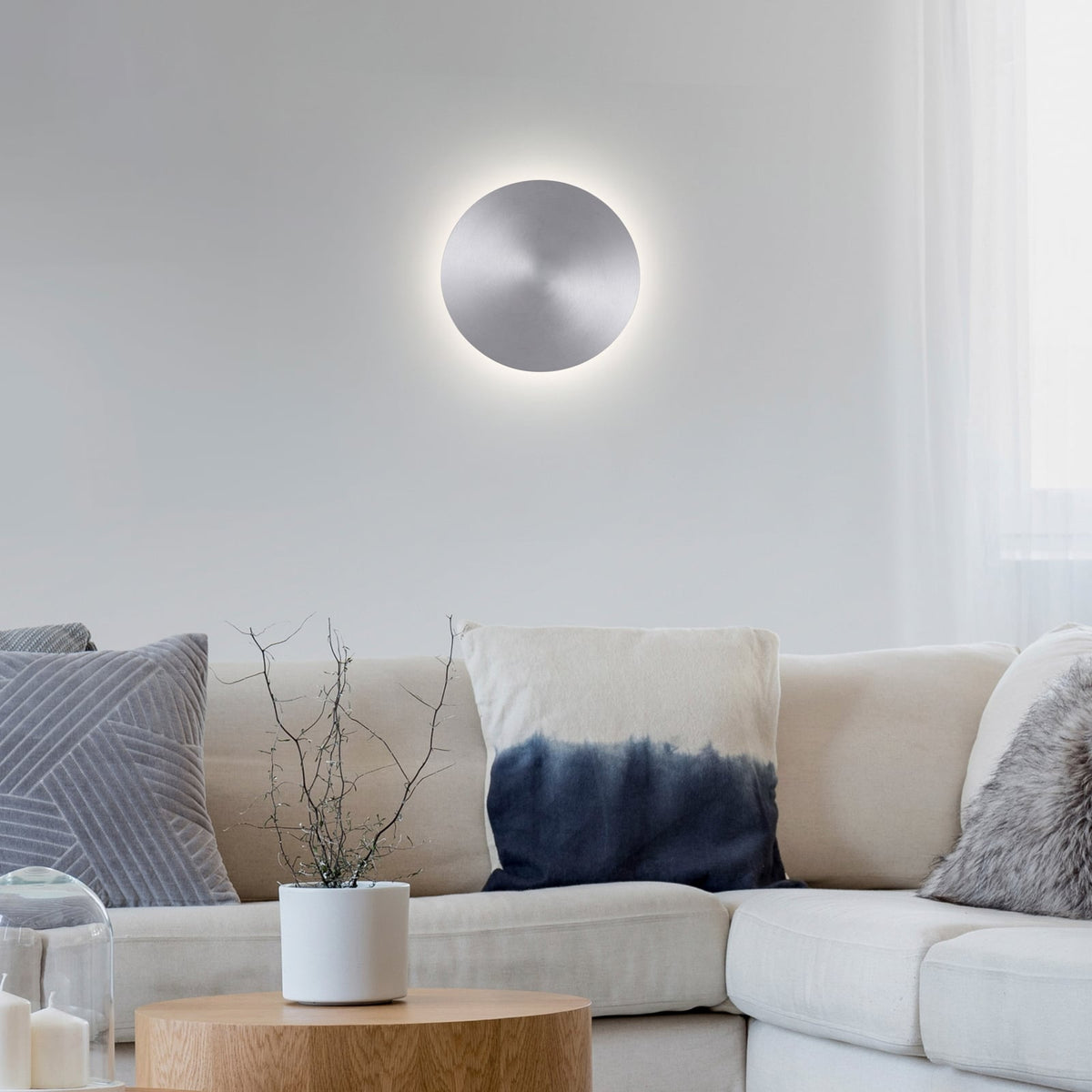 LED vegglampe Puntua bakside med veggfeste i aluminium