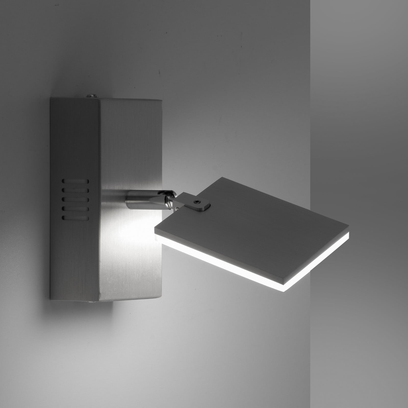 LED vegglampe PURE Mira dimbar CCT fjernkontroll nærbilde av bryter