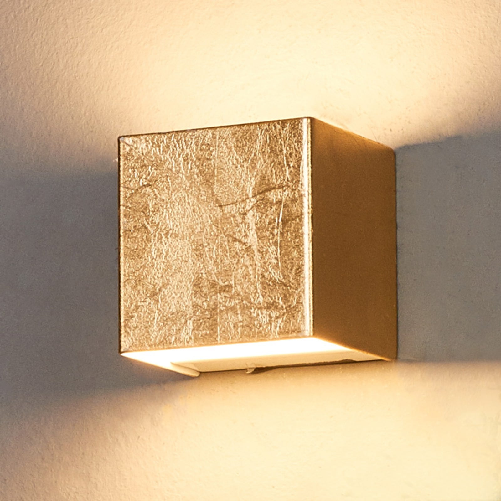 LED vegglampe Quentin gull metall forfra